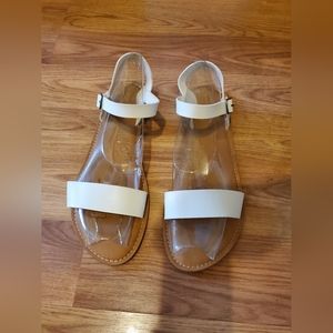 Amazon Essentials  women white flat sandal .